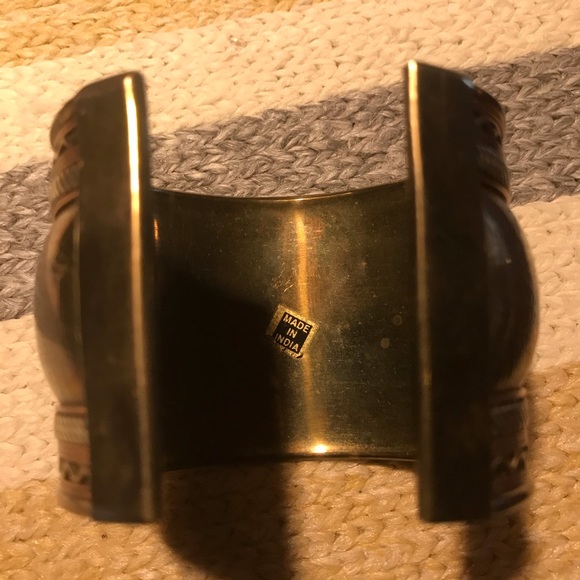 Wide cuff bracelet - Picture 7 of 8